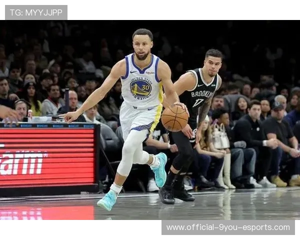 勇士替补席集体爆发,主帅称“团队赢球”——逆境中的团结力量 勇士替补席集体爆发,主帅称“团队赢球”——逆境中的团结力量