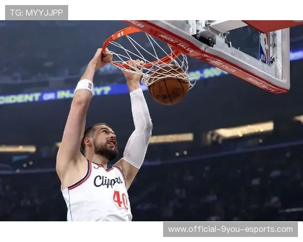 伦纳德完成卡位,洛杉矶快船守住篮板 伦纳德完成卡位,洛杉矶快船守住篮板