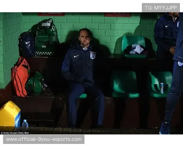 凯恩开场连续盘带突破引发惊叹