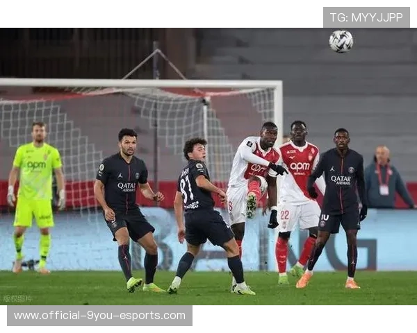 巴黎锋线火力全开,法甲争冠战进入白热化 巴黎锋线火力全开,法甲争冠战进入白热化